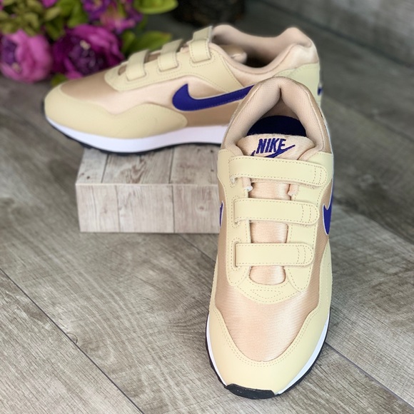 NIKE OUTBURST V - Picture 2 of 6